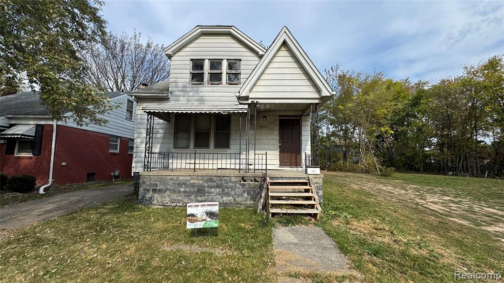15039 Mapleridge Street Property Photo 1