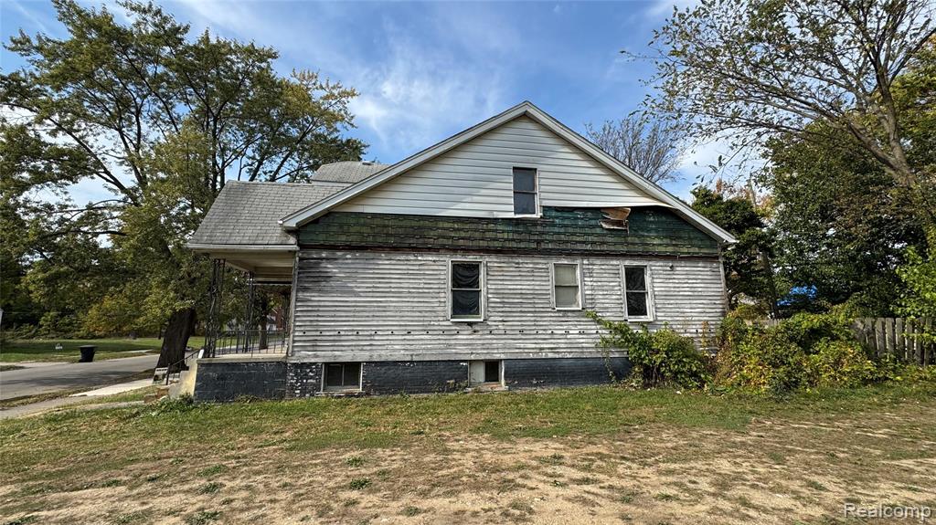15039 Mapleridge Street Property Photo 3