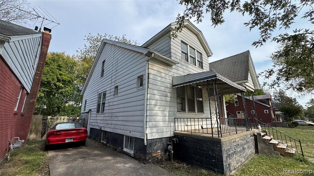 15039 Mapleridge Street Property Photo 6