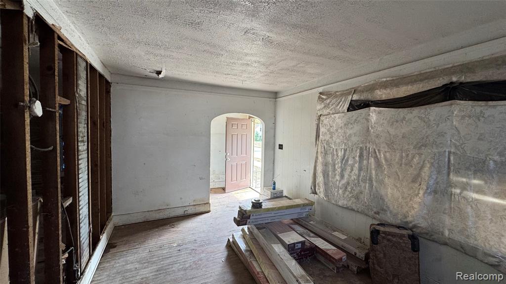 15039 Mapleridge Street Property Photo 8