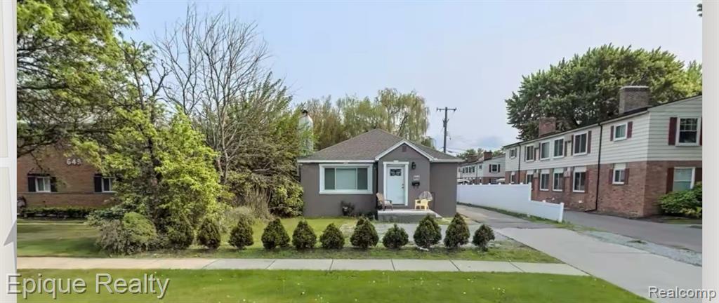 659 W Maple Road Property Photo 5