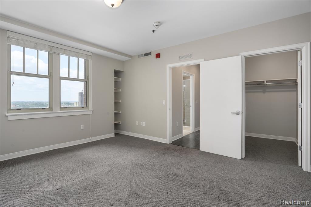 525 W Lafayette Boulevard Property Photo 8