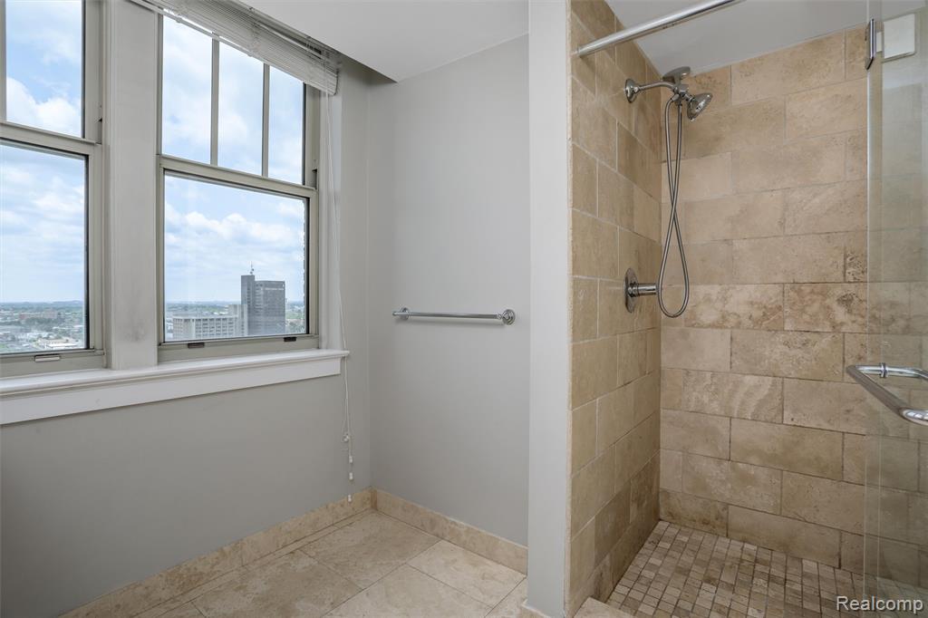 525 W Lafayette Boulevard Property Photo 10