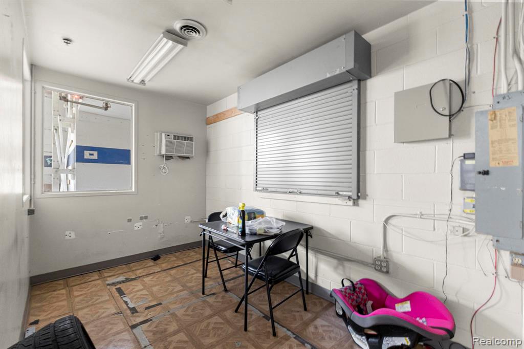 42607 Joy Road Property Photo 15