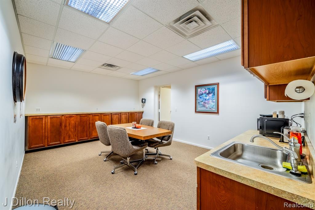 4621 & 4615 S Wayne Road Property Photo 47