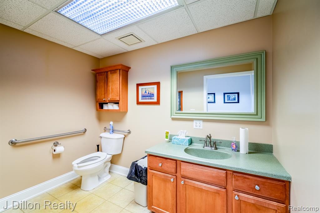4621 & 4615 S Wayne Road Property Photo 51