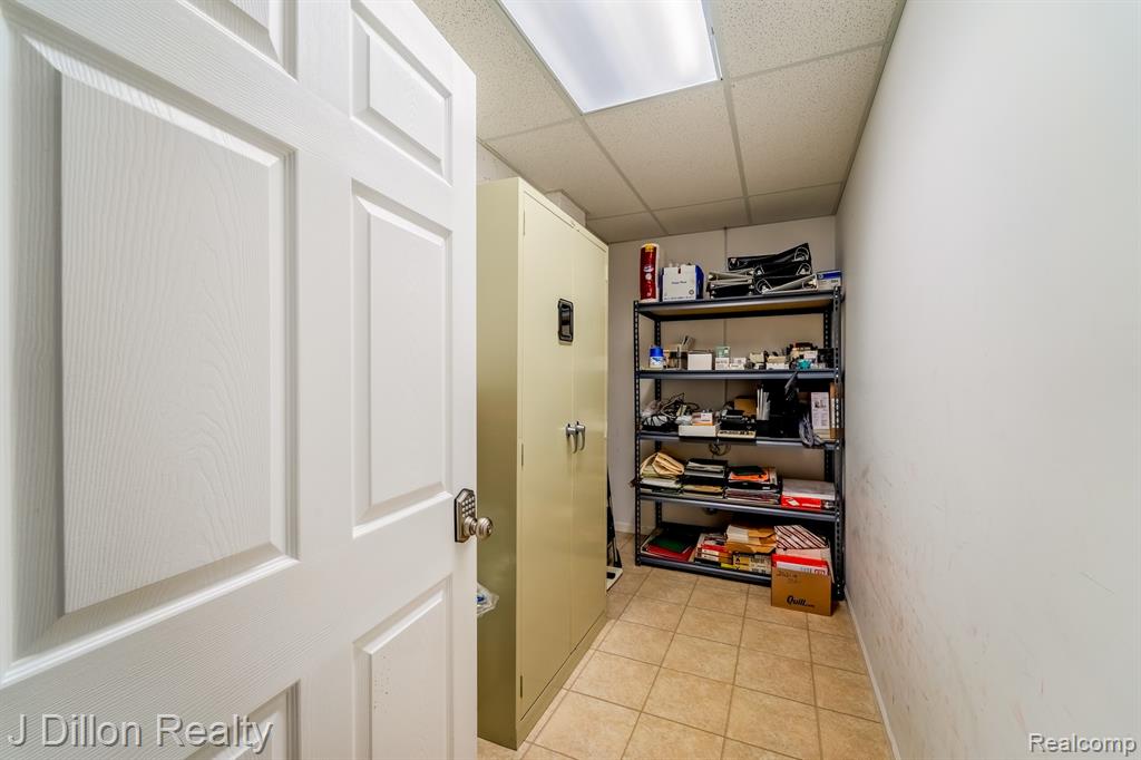 4621 & 4615 S Wayne Road Property Photo 55