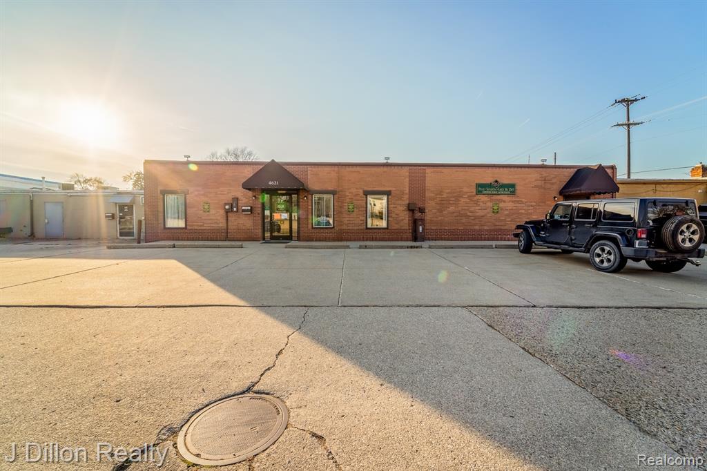 4621 & 4615 S Wayne Road Property Photo 60