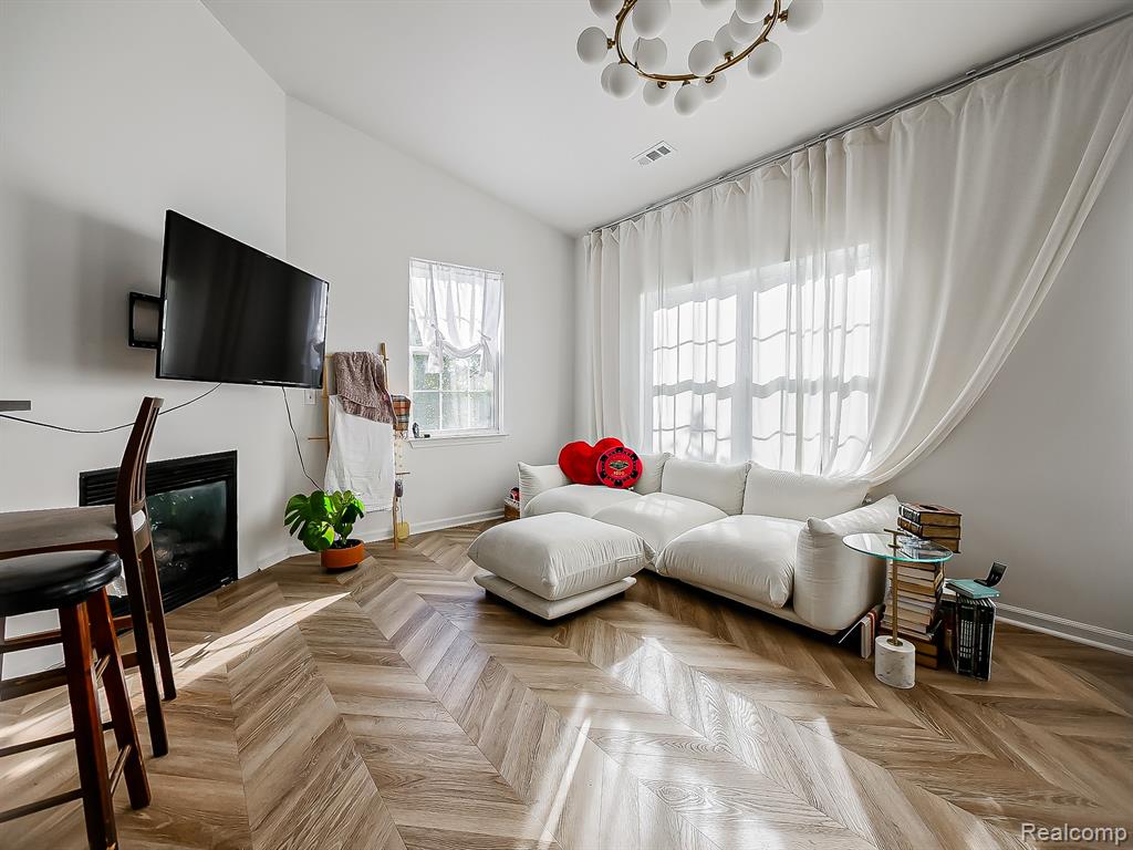 14520 Vauxhall Property Photo 4