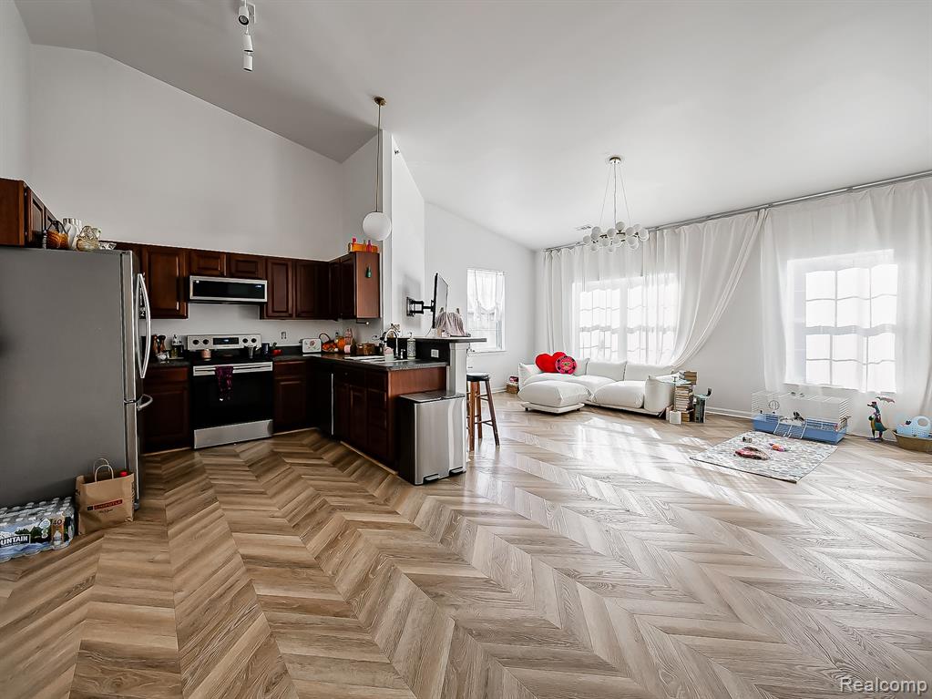 14520 Vauxhall Property Photo 5