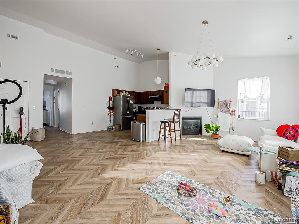 14520 Vauxhall Property Photo 8