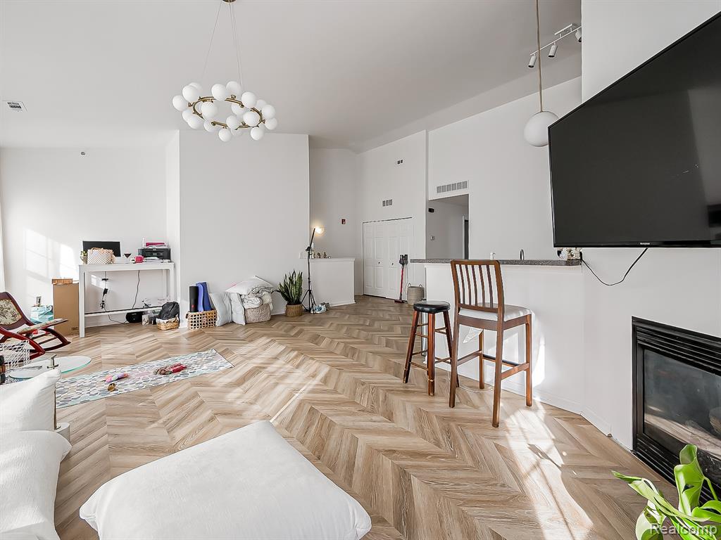 14520 Vauxhall Property Photo 9