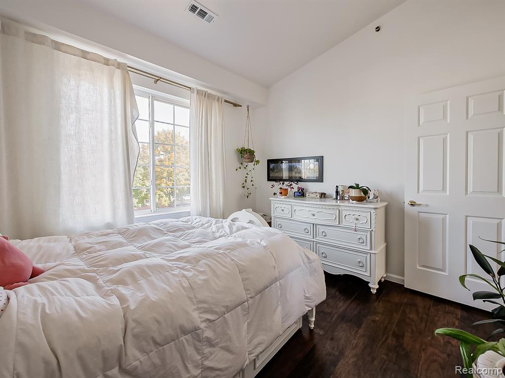 14520 Vauxhall Property Photo 12
