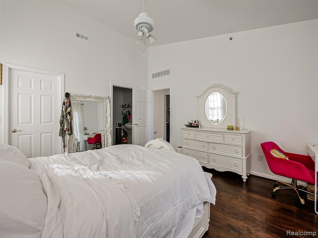 14520 Vauxhall Property Photo 14