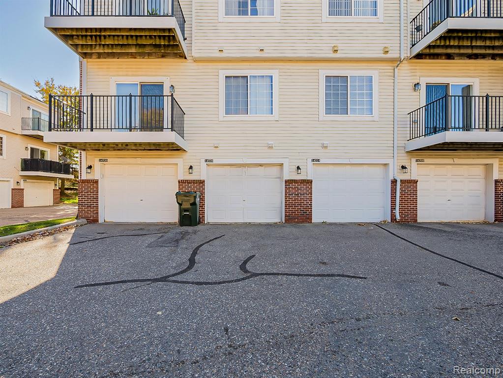 14520 Vauxhall Property Photo 22