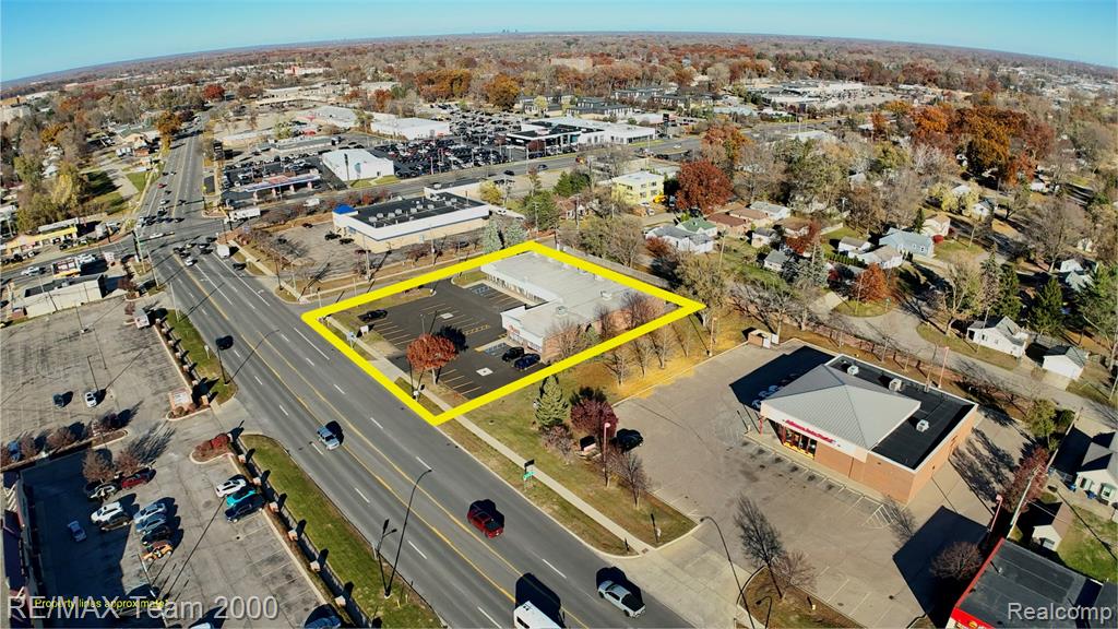 1924 N Wayne Road Property Photo 3