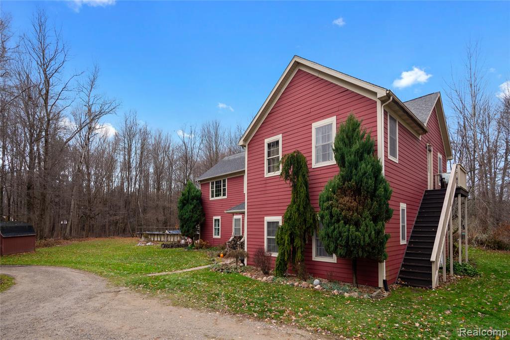2222 Loree Road Property Photo 4