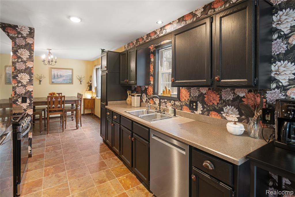 2222 Loree Road Property Photo 10