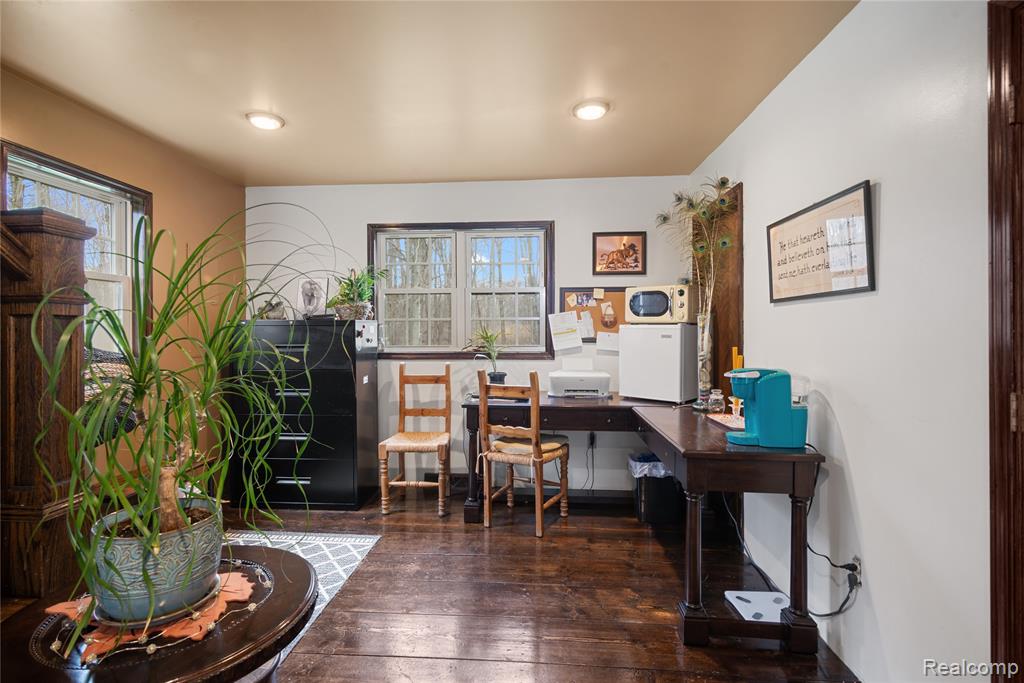 2222 Loree Road Property Photo 15
