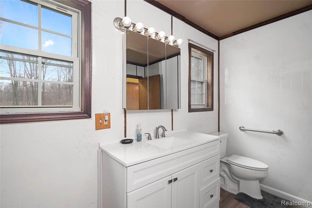 2222 Loree Road Property Photo 27