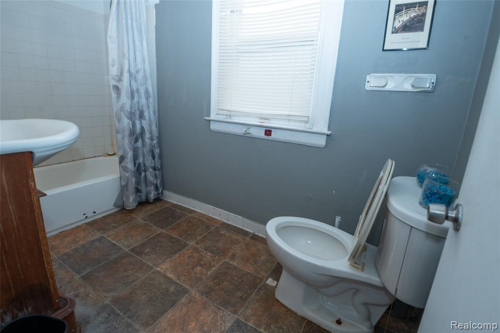 12058 Montrose Street Property Photo 9