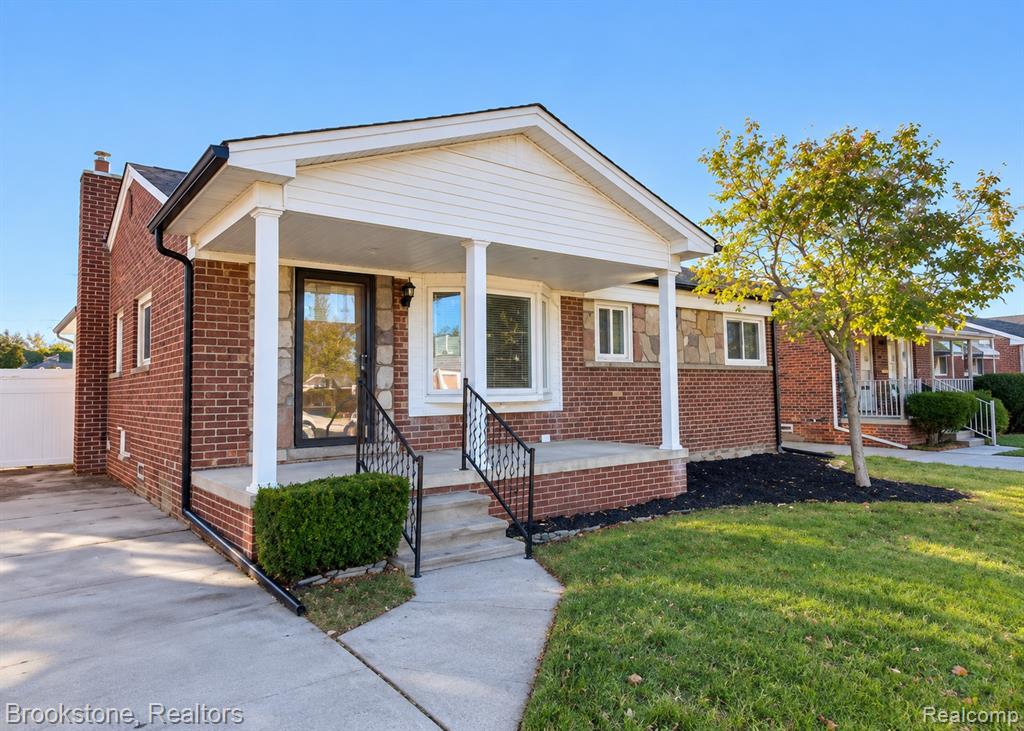 15435 Cameron Street Property Photo 1