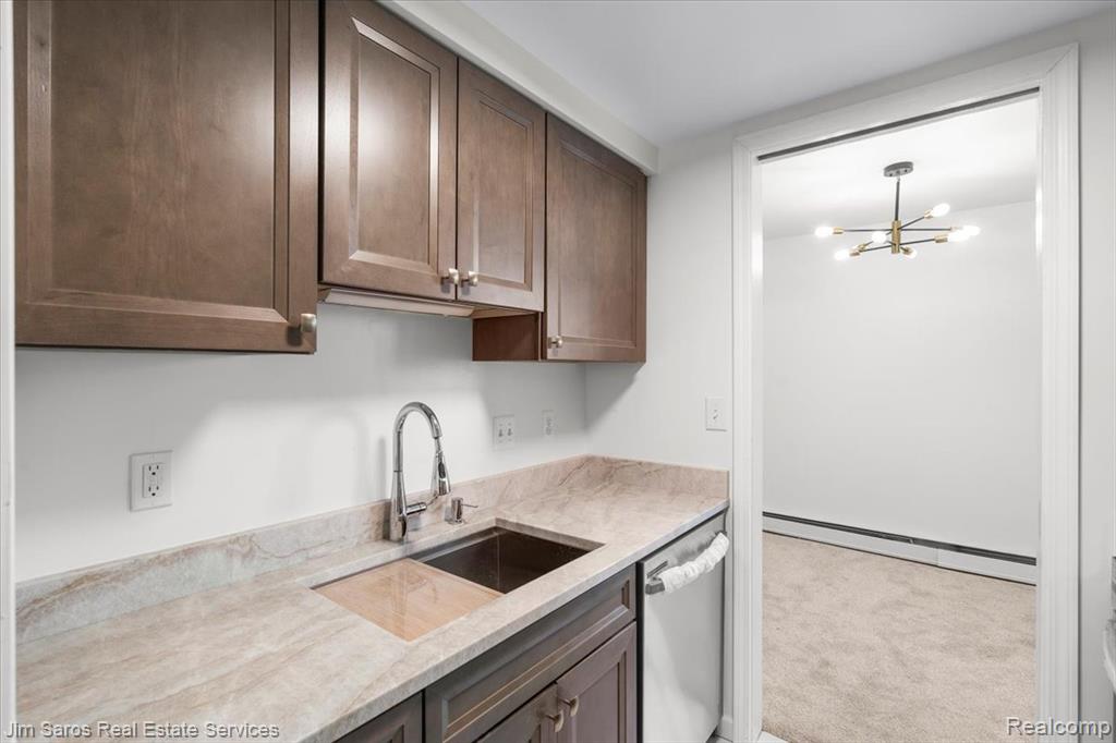 8200 E Jefferson Avenue Property Photo 10