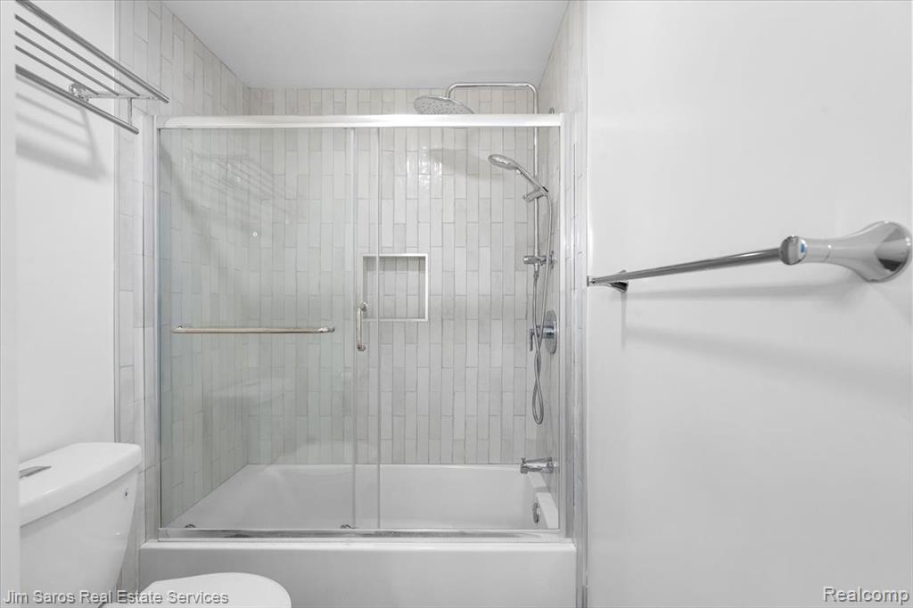 8200 E Jefferson Avenue Property Photo 17