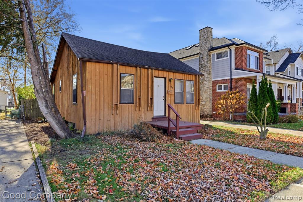 1308 E Lincoln Street Property Photo 2