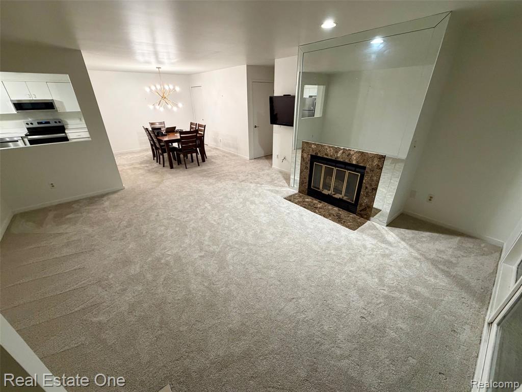 6687 Maple Lakes Drive Property Photo 3