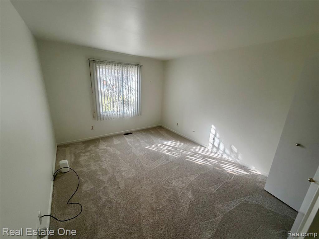 6687 Maple Lakes Drive Property Photo 5
