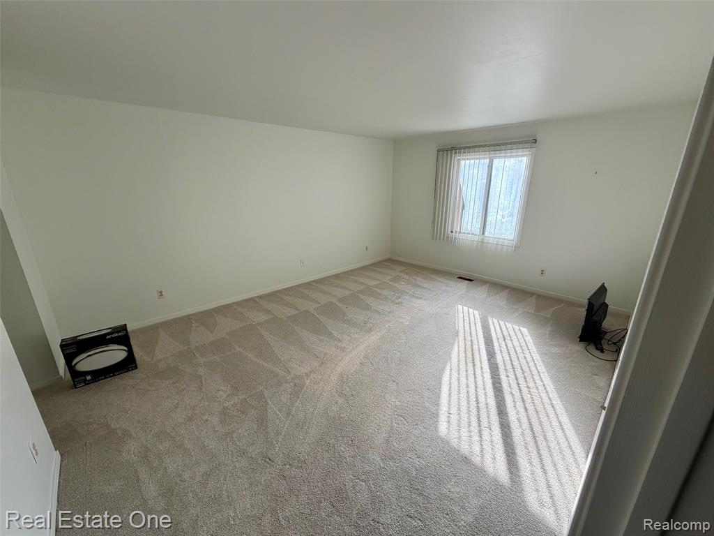 6687 Maple Lakes Drive Property Photo 6