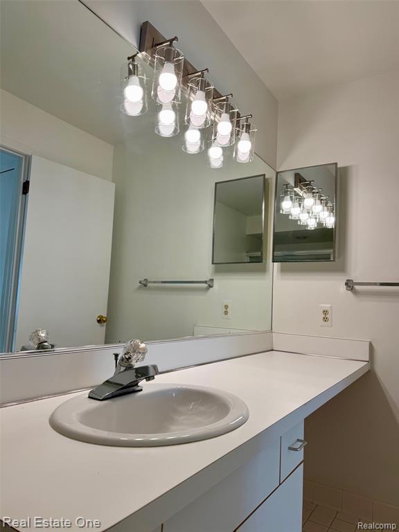 6687 Maple Lakes Drive Property Photo 8