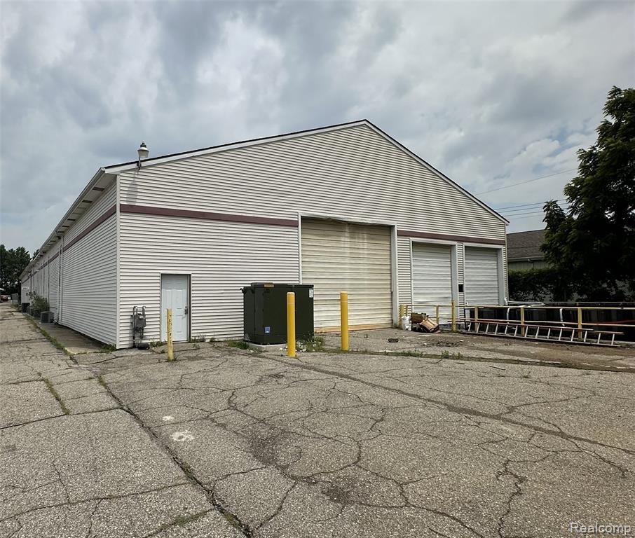 4600 N Grand River Avenue Property Photo 1