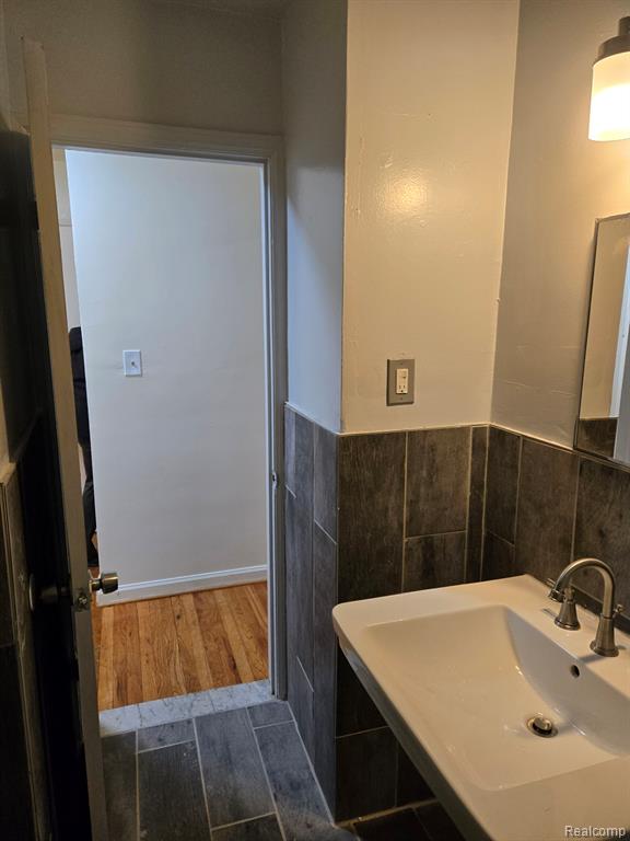 6140 Farmbrook Street Property Photo 4