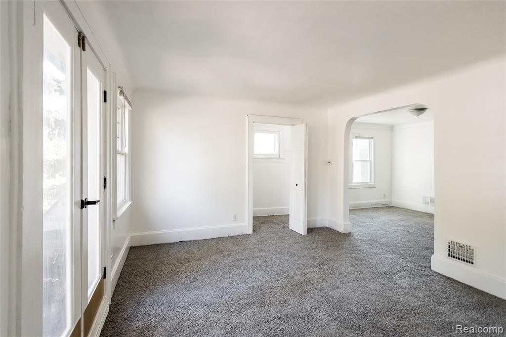 4385 Bedford Street Property Photo 4