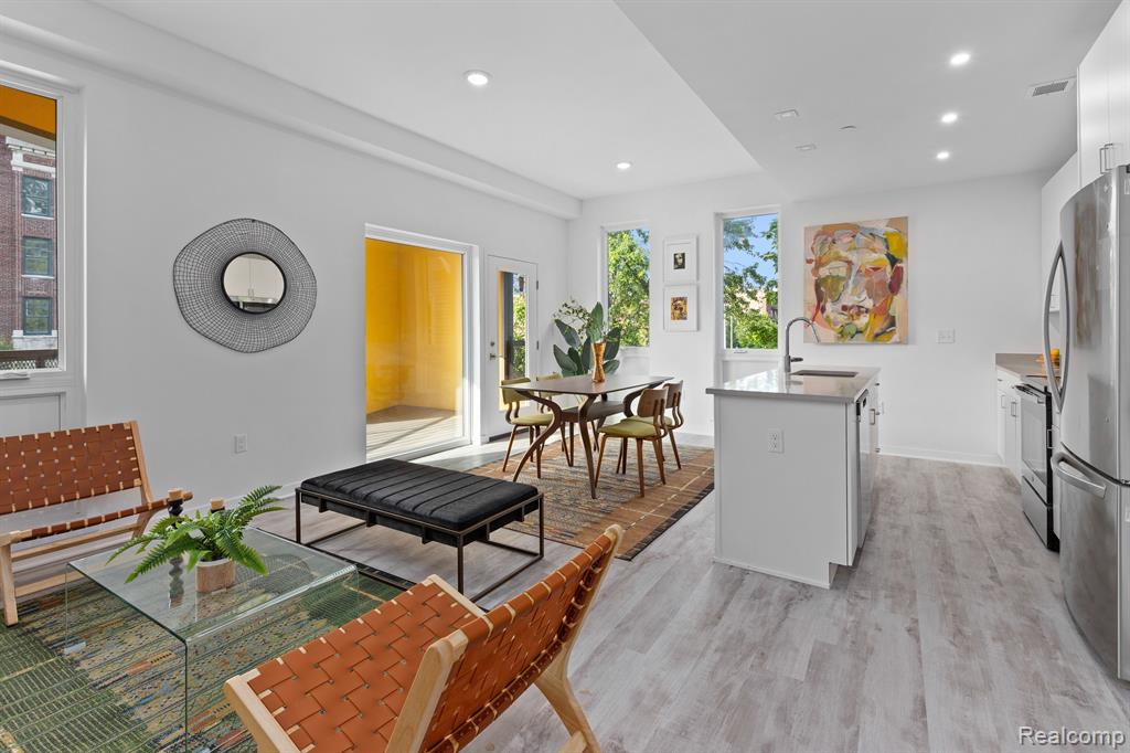 655 W Willis Street Property Photo 4