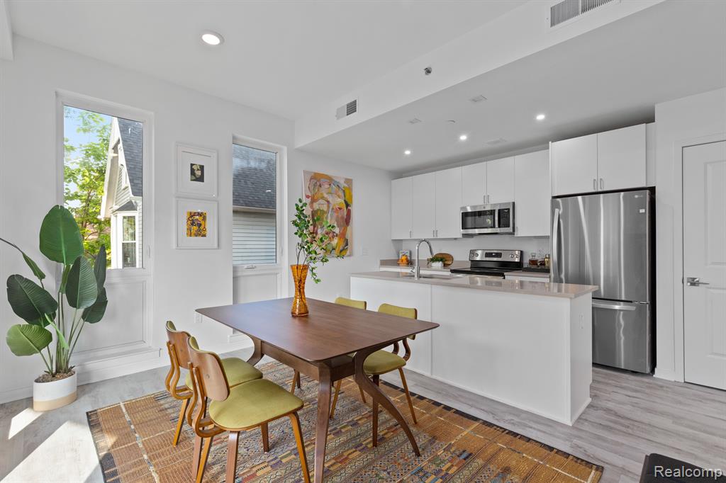 655 W Willis Street Property Photo 8