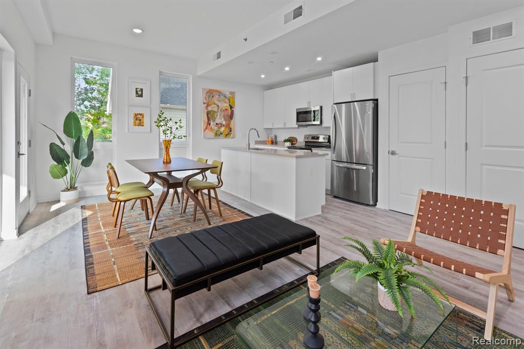 655 W Willis Street Property Photo 10