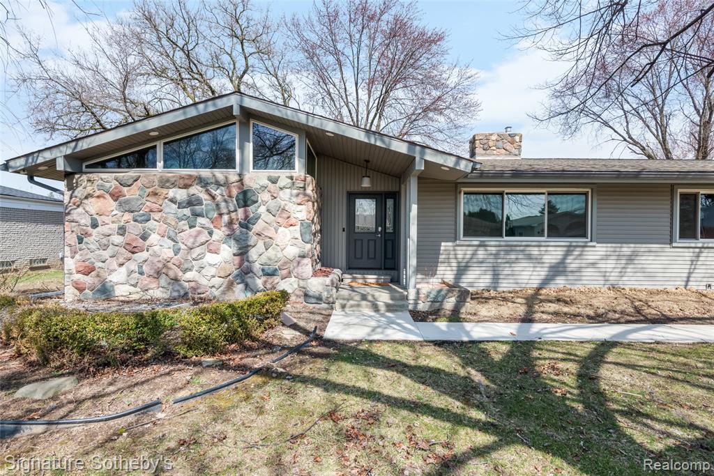 16615 Walcliff Drive Property Photo 2