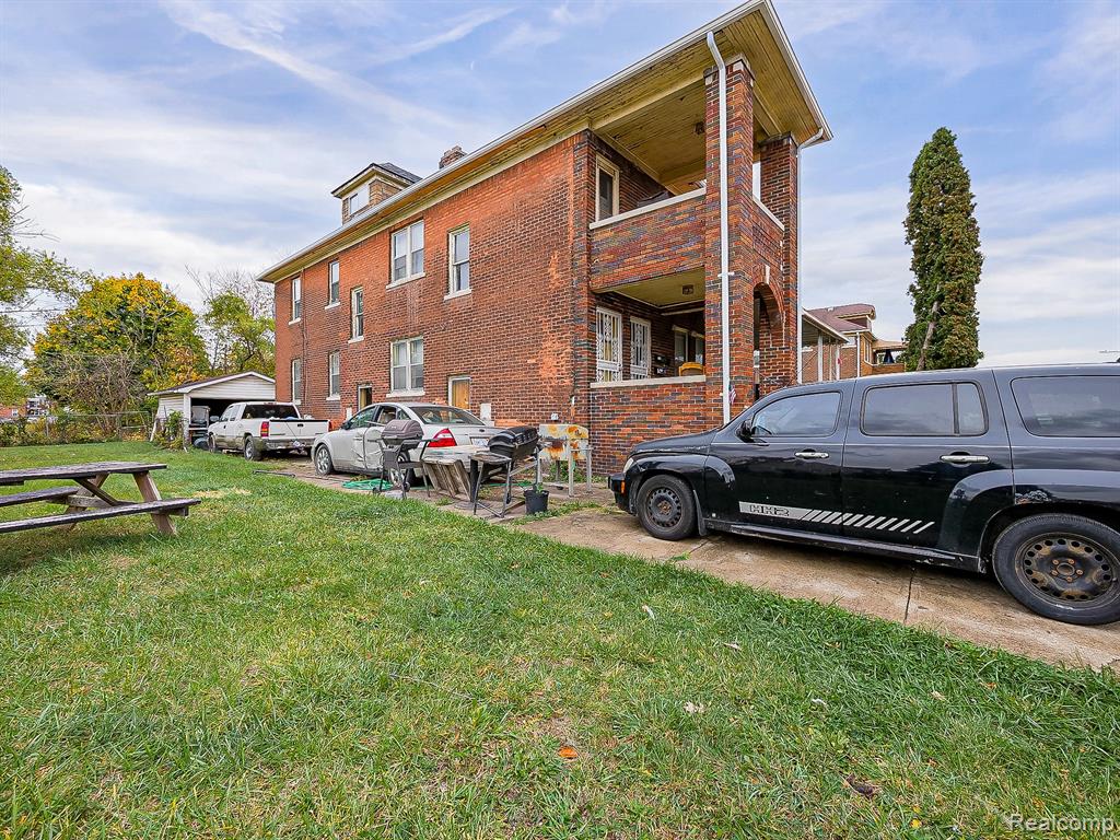 2209 Pasadena Street Property Photo 13