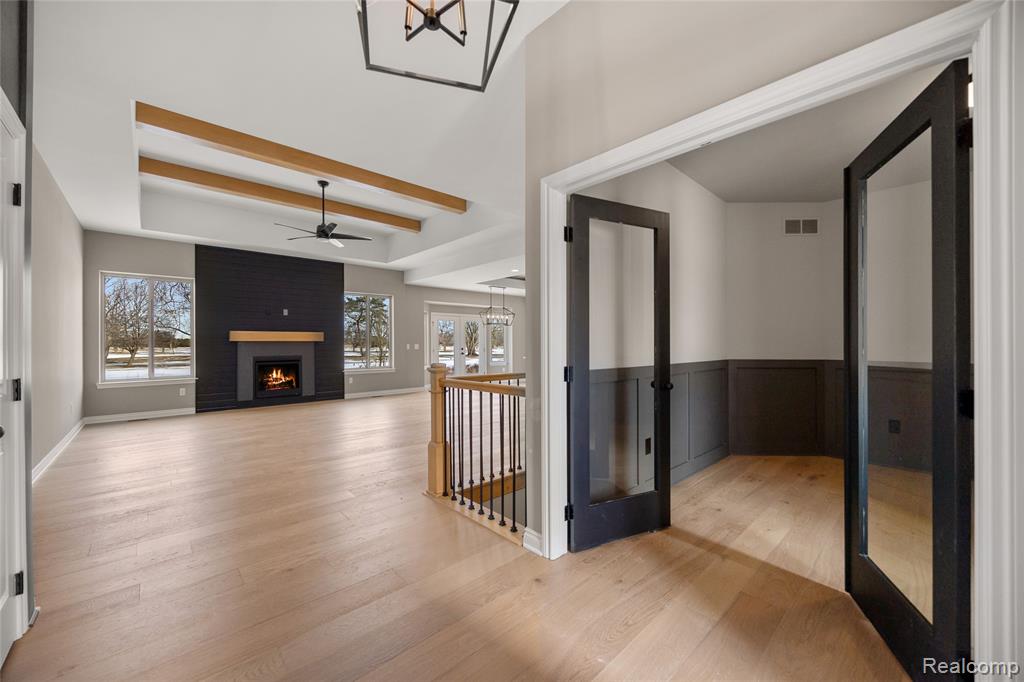 7120 Dryden Road Property Photo 4