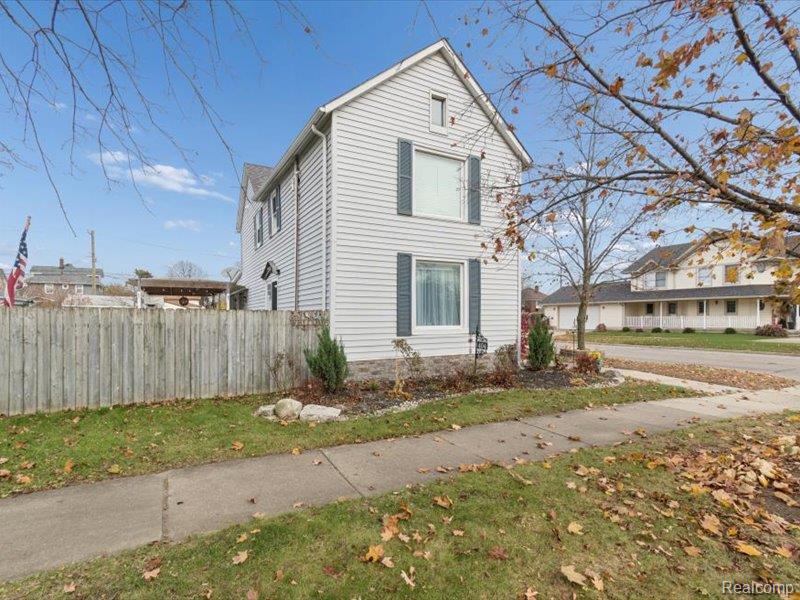 404 Pine Street Property Photo 4