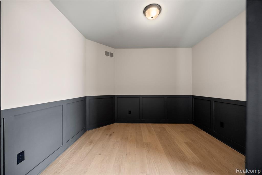 7100 Dryden Road Property Photo 14