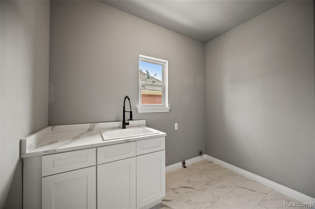 7100 Dryden Road Property Photo 16