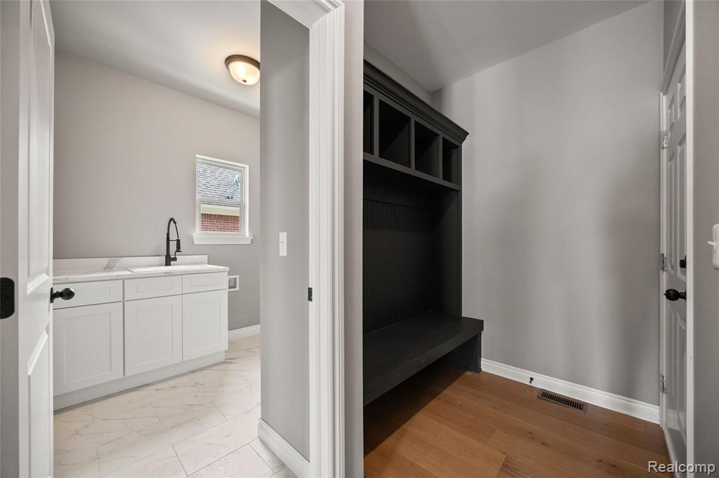 7100 Dryden Road Property Photo 17