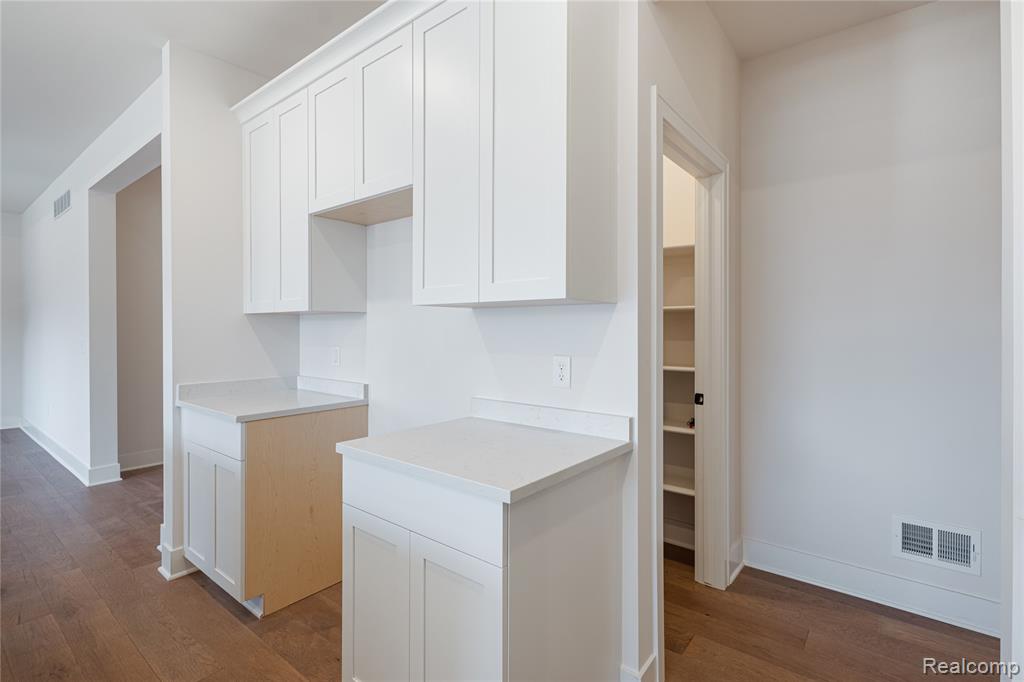 7110 Dryden Road Property Photo 21
