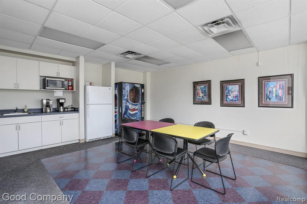 965 E Jefferson Avenue Property Photo 15