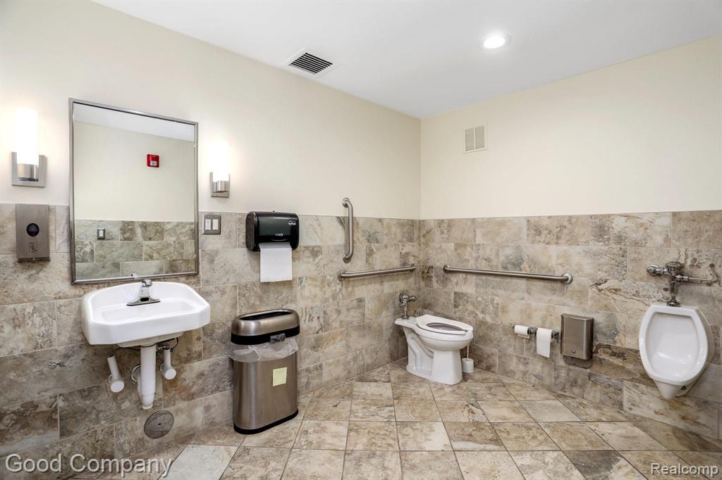 965 E Jefferson Avenue Property Photo 16
