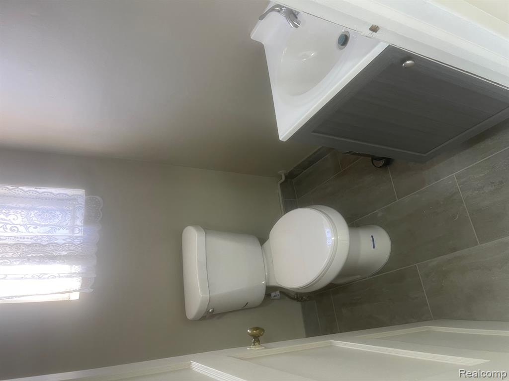 27333 Gratiot Avenue Property Photo 4